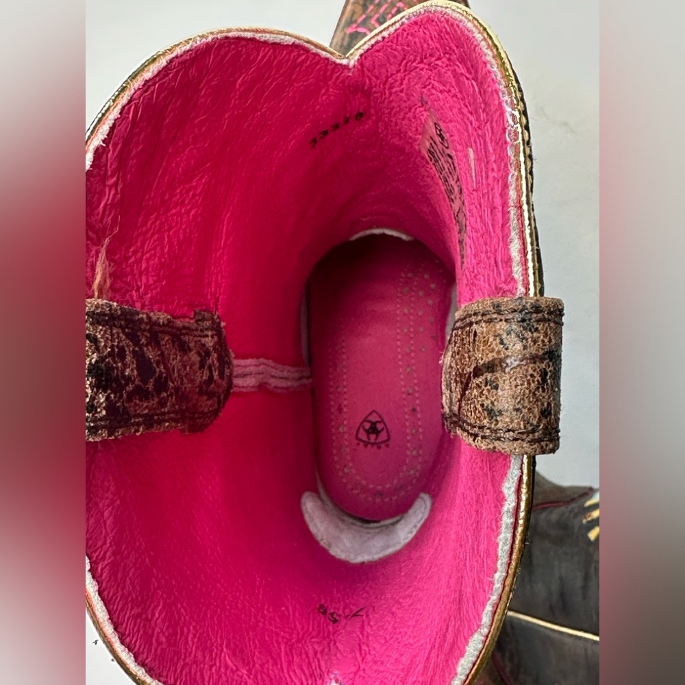 ARIAT Rare Gypsy Soule Collection Limited Edition Pink & Sassy Crystal Size 7,5 - Picture 14 of 17